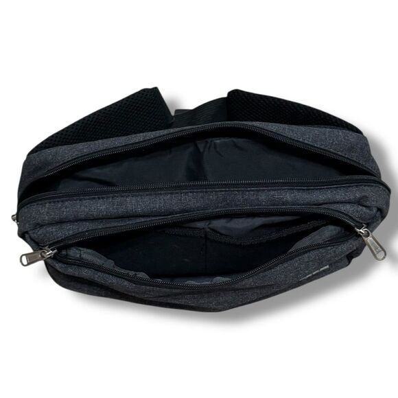 The North Face Fanny Pack Waist Bag Unisex Black Outdoor Travel Hiking Crossbody - Picture 2 of 9